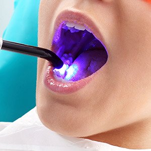 Patient receiving oral cancer screening